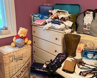 Assorted housewares