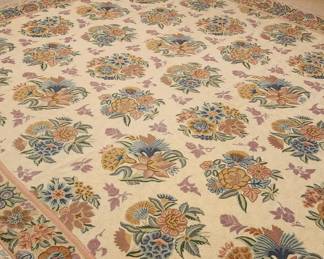 Gorgeous! 9' x 12' Krewl Wool rug. No stains. Just simply Gorgeous!