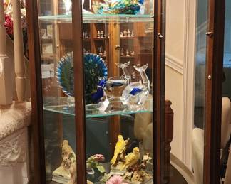 Cute Lighted Curio. Art Glass, Murano style