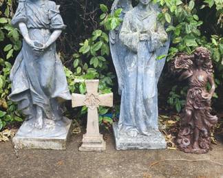 Wide Selection of Statuaries, vases, flower pots and outdoor lawn ornaments
