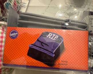 Silicone tombstone
