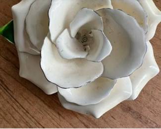 Large Vintage metal/enamel rose brooch