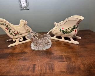 Vintage LTD Florist Ceramic w/gold trim
Sleighs
Vintage 24% Crystal Sleigh