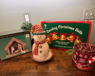 Vintage Caroling Christmas Bells
Vintage Nativity
Vintage Snowman candle w/ plate