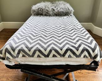 Trundle bed