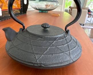 Cast iron Japanese tetsubin style teapot