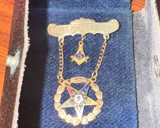 Mason Badge 10k gold 2.89 penny weight DWT