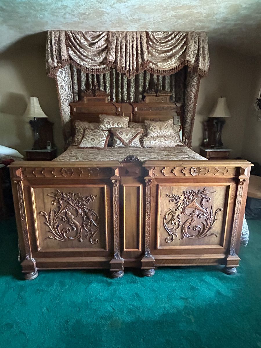 Gorgeous Antique bedroom suite.