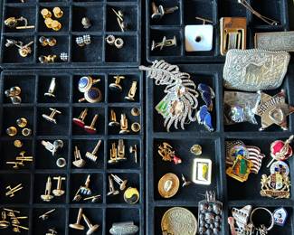 Nice selection of men’s and ladies jewelry.