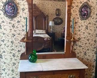2-drawer Victorian dresser
(marble top is cracked)