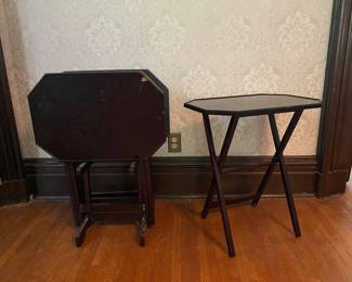 Set of 4 octagonal tv trays, one damaged