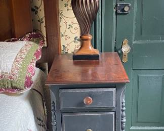 Pair of bedside tables/drawers