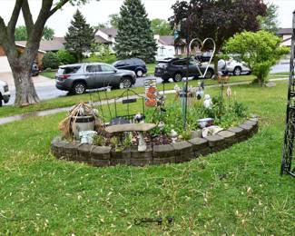 0695Front Yard