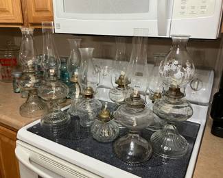 Assorted vintage oil lamps