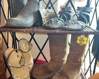 SIZE 8 UGG BOOTS