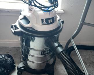 SMALL SHOP VAC
