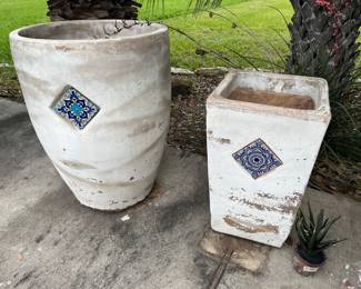 LARGE POTS