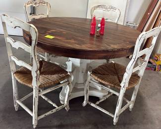 WONDERFUL SHABBY COUNTRY FRENCH PEDESTAL TABLE & RUSH SEAT CHAIRS!