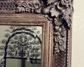 STUNNING FRAME DETAILING