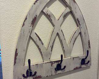 SHABBY ARCHED COAT RACK