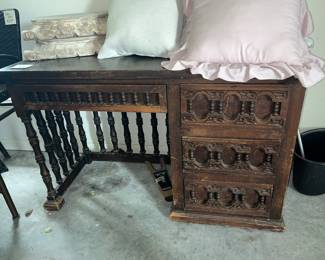 SPANISH DESK