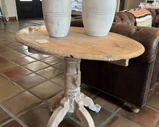 LOVELY OVAL-TOPPED LAMP TABLE