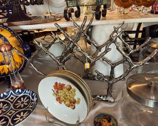 UNIQUE, STYLISH WINE RACK