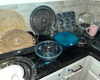 LOTS OF PYREX AND BAKEWARE