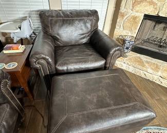 Ashley Ottoman 32Wx19Hx23D