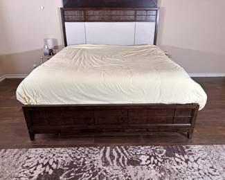 King Bed 79Wx87Lx60H