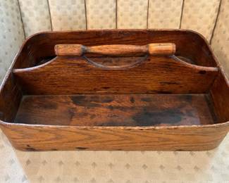 Shaker rounded corner utensil holder