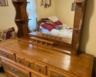 Broyhill bedroom dresser