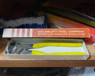 Golden Blatt tool company "The Nipper"