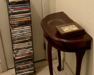 Lots more movie DVDs, Demi lume table