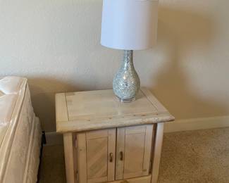 2 NIGHT STANDS SOLD AS SET