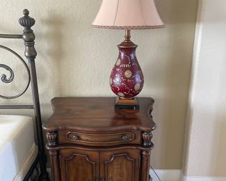 1 NIGHT STAND OR SIDE TABLE W/ STORAGE