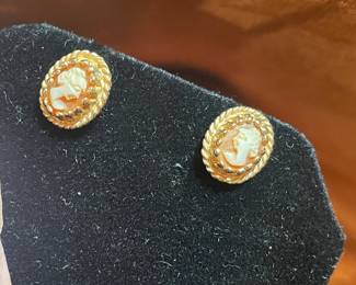 BABY GOLD CAMEO EARRINGS-