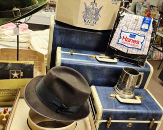 Men's and ladies' hats, some with original boxes. Knox and Stevens