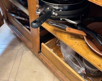 Pots and pans Calphalon , parini
