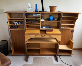 This desk can fold up as in next photo!