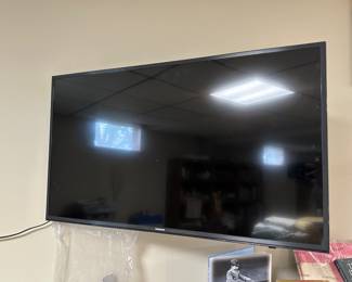 Samsung 40" flatscreen TV (wall bracket NFS)