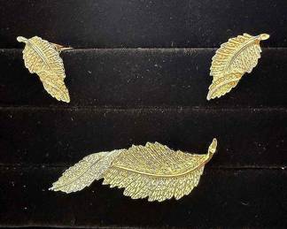Vintage Sarah Coventry Leaf Brooch Earring Set