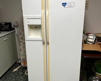 #116 Ge sxs frig 22cu 33 wide YOU MOVE $150.00
YOU MOVE basement