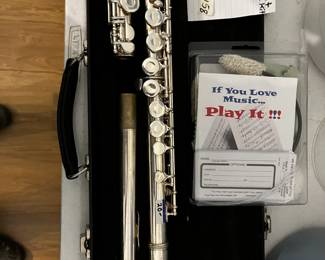 #158 Gemeinhardt Flute & Care kit in Case $20.00