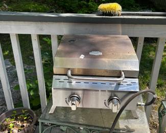 #28 Expert Grill Table Top 2 burner Propane Grill - used $20.00