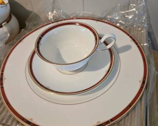 Wedgewood Colorado China - 4 place settings, sugar & creamer, gravy boat, serving bowl