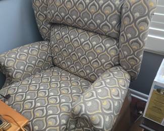 Reclining wing chair