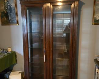 Large display cabinet