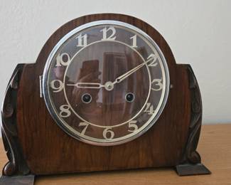 Vintage shelf clock