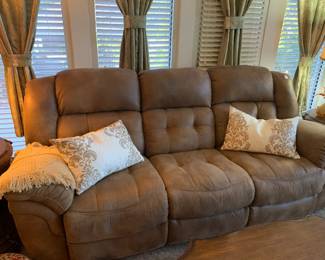 Reclining sofa